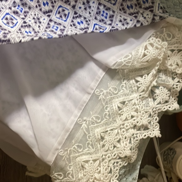 Skies Are Blue boho cold shoulder adjustable strap top with lace lining - Picture 6 of 7